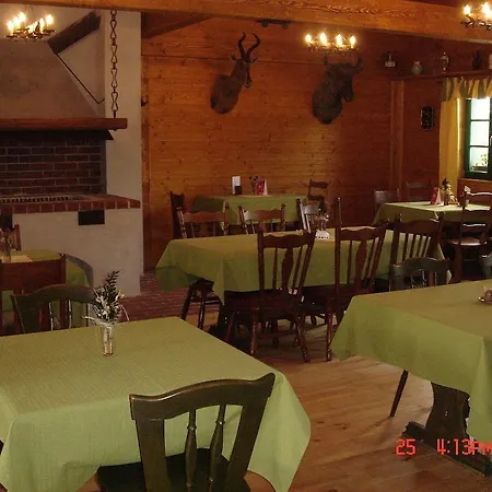 Gasthuis Penzion A Restaurace Myslivna Velký Újezd